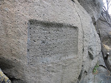 Urartische Felsinschrift bei Tsovak
am Sevan See
(Foto: R. Kunze, Halle)
