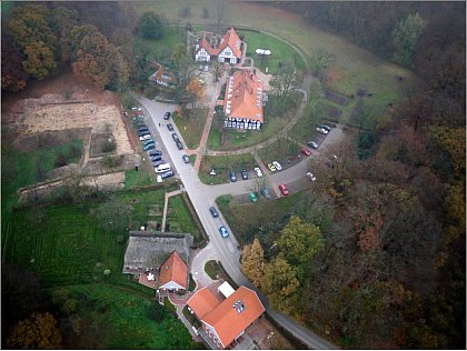 Aerial view of the Heiligenberg circular rampart complex with the tree-covered ramparts and the first excavation area (left) from 2011 (Source: NLD)